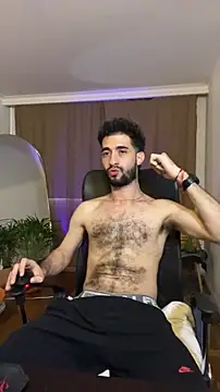 Snapshot of _YOURHERO chatting on 15, 12, 2025 YOURHERO online show from 15, 12, 2025