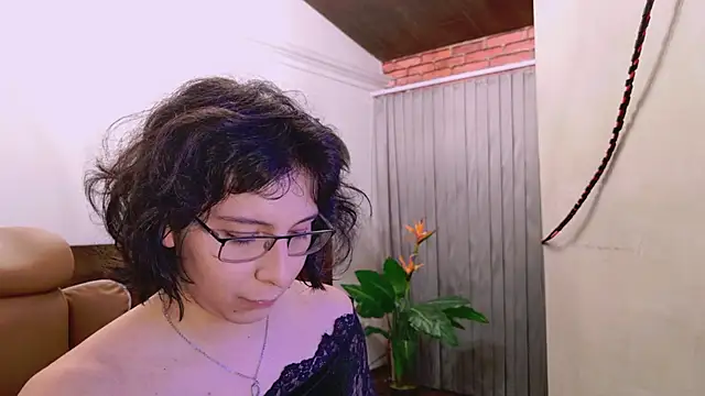 Snapshot of Shelly_bat chatting on 17, 7, 2026 Shelly bat online show from 17, 7, 2026