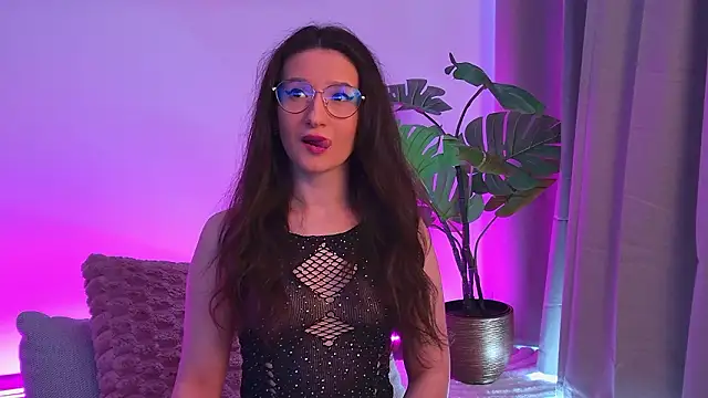 Snapshot of TheaMalekoo chatting on 13, 3, 2026 TheaMalekoo online show from 13, 3, 2026