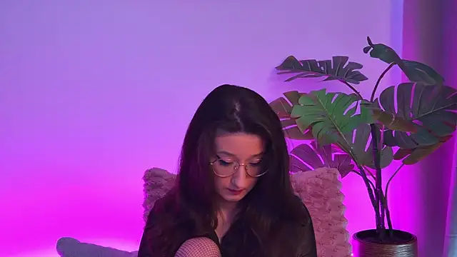 Snapshot of TheaMalekoo chatting on 26, 3, 2026 TheaMalekoo online show from 26, 3, 2026