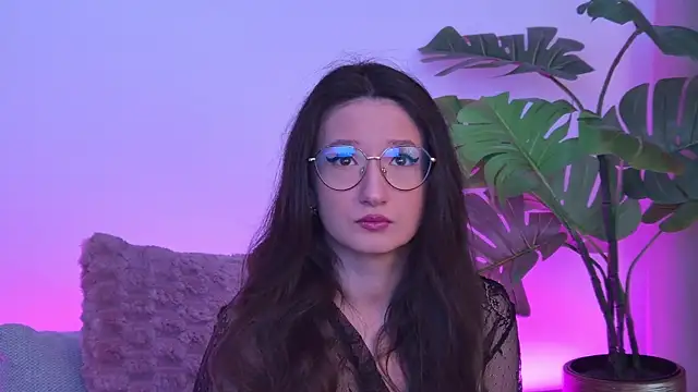 Snapshot of TheaMalekoo chatting on 14, 4, 2026 TheaMalekoo online show from 14, 4, 2026