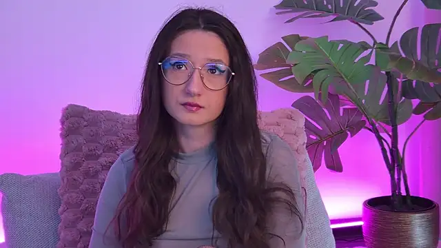 Snapshot of TheaMalekoo chatting on 15, 4, 2026 TheaMalekoo online show from 15, 4, 2026