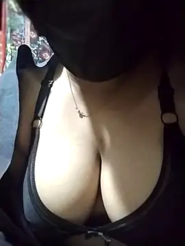 Snapshot of nosrat014 chatting on 17, 12, 2025 nosrat014 online show from 17, 12, 2025