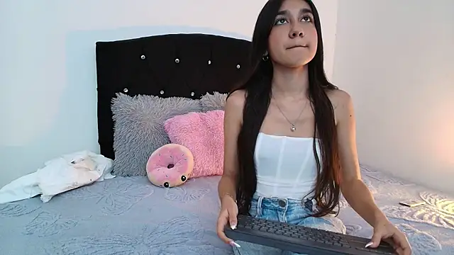 Mimi Glow online show from 19, 2, 2026