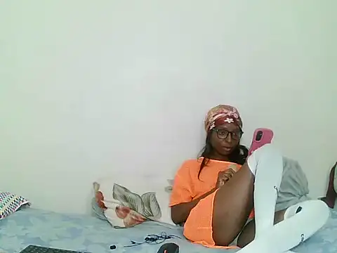 PKELLY7 online show from 13, 12, 2025