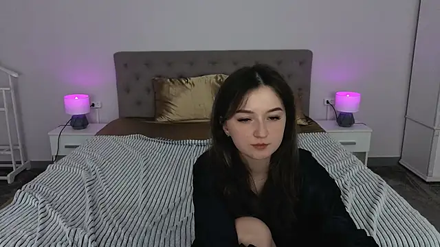 Snapshot of CyrenaLuxe chatting on 15, 4, 2026 CyrenaLuxe online show from 15, 4, 2026
