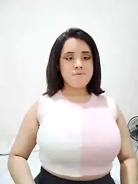 Snapshot of Missnia chatting on 8, 4, 2026 Missnia online show from 8, 4, 2026