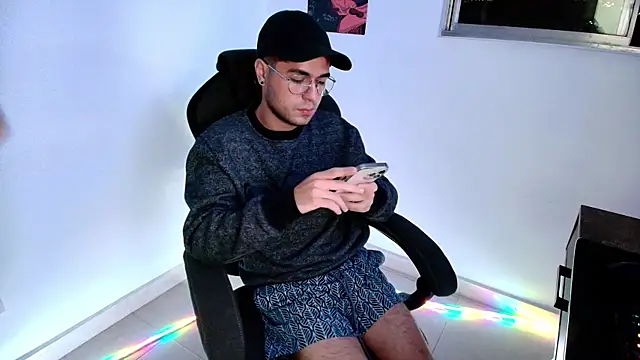 Snapshot of MaverickDrift chatting on 15, 12, 2025 MaverickDrift online show from 15, 12, 2025