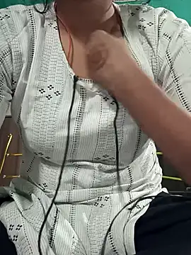 Snapshot of teena-11 chatting on 8, 4, 2026 teena-11 online show from 8, 4, 2026