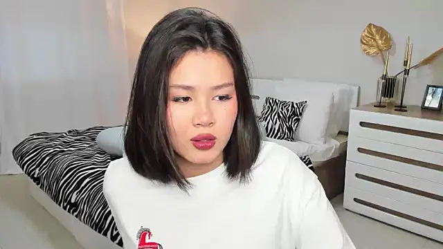 Brunette Charm online show from 19, 2, 2026