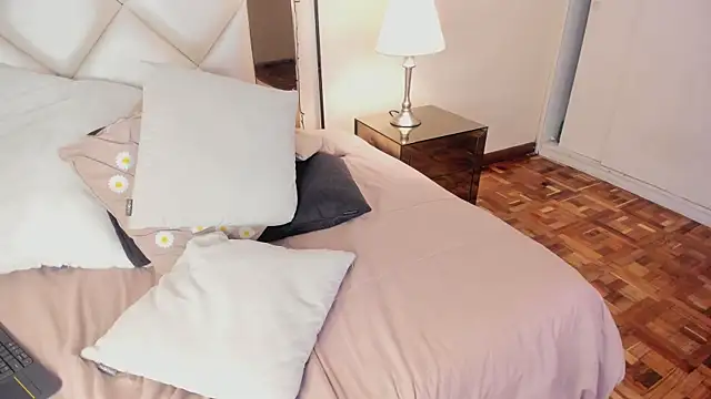 LizzCarter  online show from 5, 1, 2026