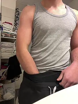 Snapshot of romeoooo01 chatting on 20, 12, 2025 romeoooo01 online show from 20, 12, 2025