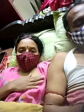 Snapshot of Mr-Mrs-couple chatting on 17, 12, 2025 Mr-Mrs-couple online show from 17, 12, 2025