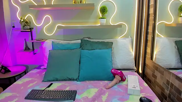 Sarah Clars online show from 10, 4, 2026