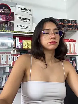 lunaluxury22 online show from 16, 2, 2026