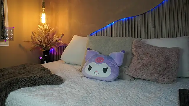 Snapshot of CloeThomsonx chatting on 13, 12, 2025 CloeThomsonx online show from 13, 12, 2025