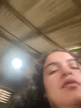 Snapshot of Maduzinha_ofc chatting on 15, 12, 2025 Maduzinha ofc online show from 15, 12, 2025