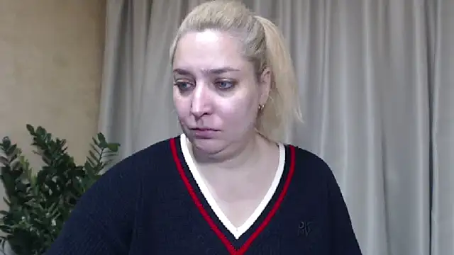 Snapshot of sweetpussy13 chatting on 15, 11, 2025 sweetpussy13 online show from 15, 11, 2025