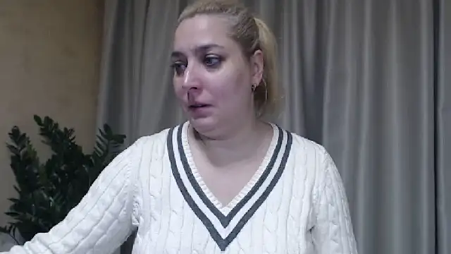 Snapshot of sweetpussy13 chatting on 5, 12, 2025 sweetpussy13 online show from 5, 12, 2025