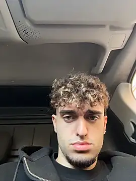 Snapshot of rich_papi chatting on 17, 12, 2025 rich papi online show from 17, 12, 2025