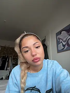 Snapshot of SilkyMira chatting on 15, 12, 2025 SilkyMira online show from 15, 12, 2025