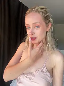 Snapshot of SunnyShiney chatting on 9, 2, 2026 SunnyShiney online show from 9, 2, 2026