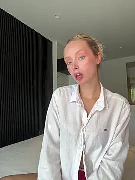 Snapshot of SunnyShiney chatting on 25, 2, 2026 SunnyShiney online show from 25, 2, 2026