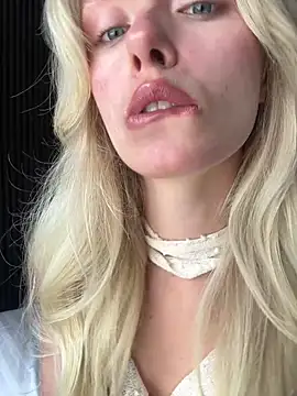 Snapshot of SunnyShiney chatting on 28, 2, 2026 SunnyShiney online show from 28, 2, 2026