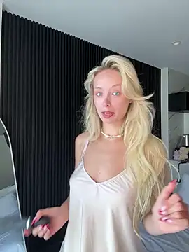 Snapshot of SunnyShiney chatting on 9, 3, 2026 SunnyShiney online show from 9, 3, 2026