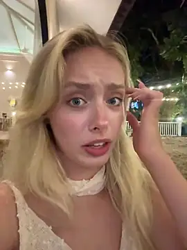 Snapshot of SunnyShiney chatting on 20, 3, 2026 SunnyShiney online show from 20, 3, 2026