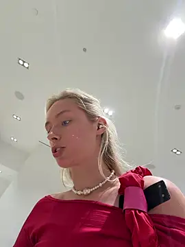 Snapshot of SunnyShiney chatting on 1, 4, 2026 SunnyShiney online show from 1, 4, 2026