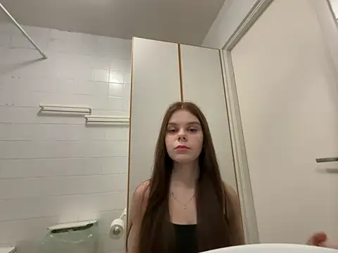 LeyaFlamy online show from 14, 12, 2025