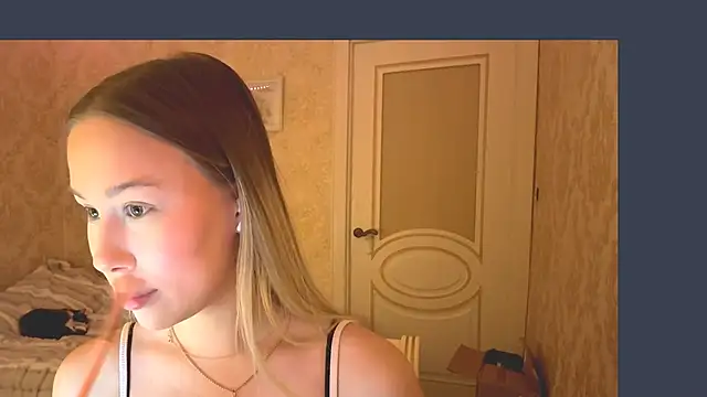 LashandraGiacomelli online show from 14, 12, 2025