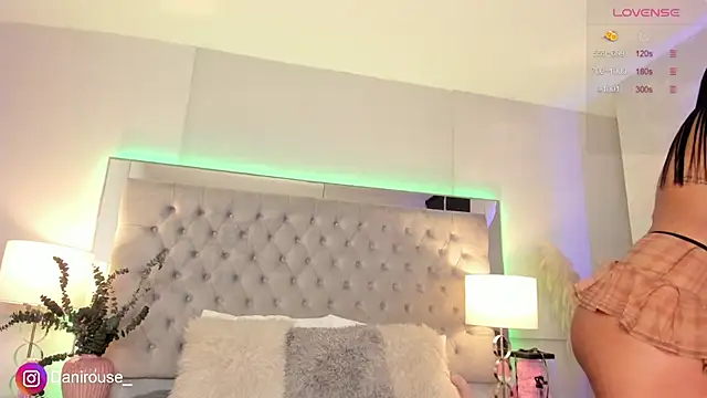 Snapshot of Danirouse chatting on 23, 4, 2026 Danirouse online show from 23, 4, 2026