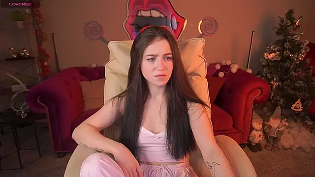 OliviaDesire online show from 18, 12, 2025