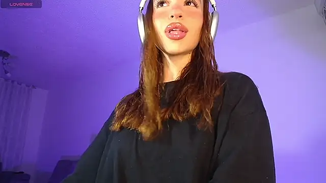 Snapshot of alina_lee chatting on 11, 3, 2026 alina lee online show from 11, 3, 2026