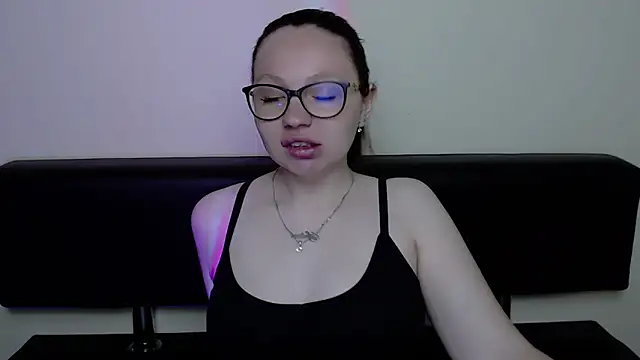 Snapshot of LiliaErmi chatting on 17, 5, 2026 LiliaErmi online show from 17, 5, 2026
