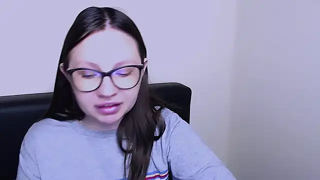 Snapshot of LiliaErmi chatting on 7, 6, 2026 LiliaErmi online show from 7, 6, 2026