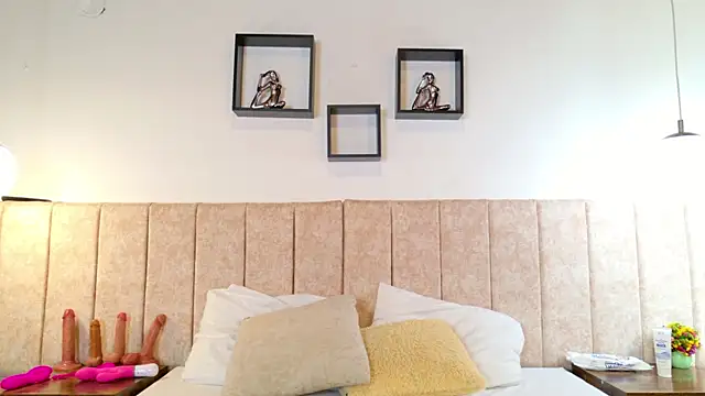 Snapshot of Zoehot_11 chatting on 7, 4, 2026 Zoehot 11 online show from 7, 4, 2026