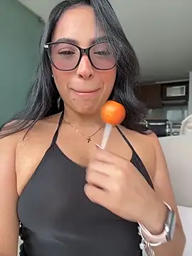 Snapshot of ValeriaTorress_ chatting on 21, 4, 2026 ValeriaTorress online show from 21, 4, 2026