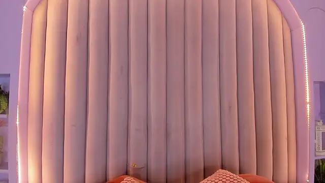 Miia Anderson online show from 4, 3, 2026