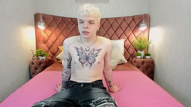 Snapshot of MillerBills chatting on 14, 12, 2025 MillerBills online show from 14, 12, 2025