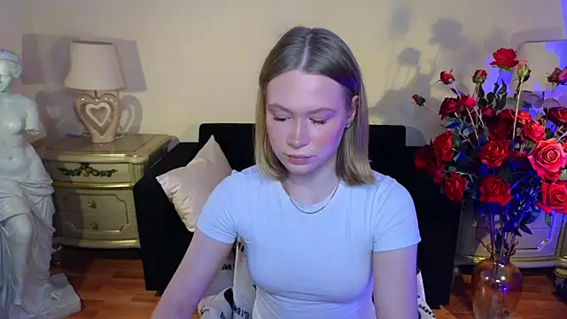 Snapshot of RebeccaLewis chatting on 16, 12, 2025 RebeccaLewis online show from 16, 12, 2025