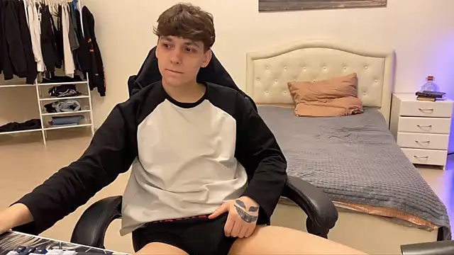 Matthew  Cooper online show from 18, 12, 2025