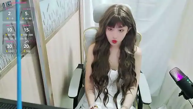 Snapshot of QINQIN-BYE chatting on 17, 12, 2025 QINQIN-BYE online show from 17, 12, 2025