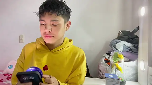 Snapshot of Andy_Belier23 chatting on 21, 4, 2026 Andy Belier23 online show from 21, 4, 2026