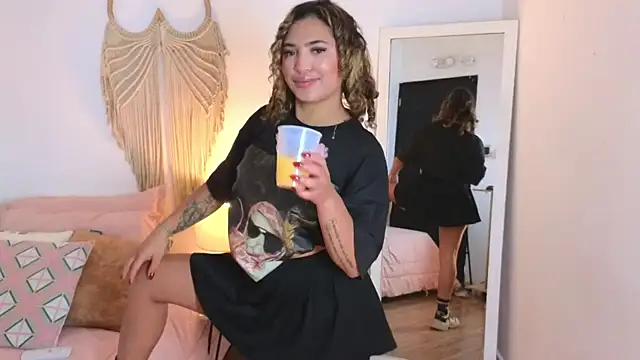 Snapshot of Grecia_Miller_ chatting on 22, 12, 2025 Grecia Miller online show from 22, 12, 2025