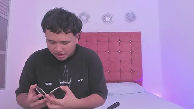 Snapshot of Beele_and_Evie chatting on 4, 2, 2026 Beele and Evie online show from 4, 2, 2026