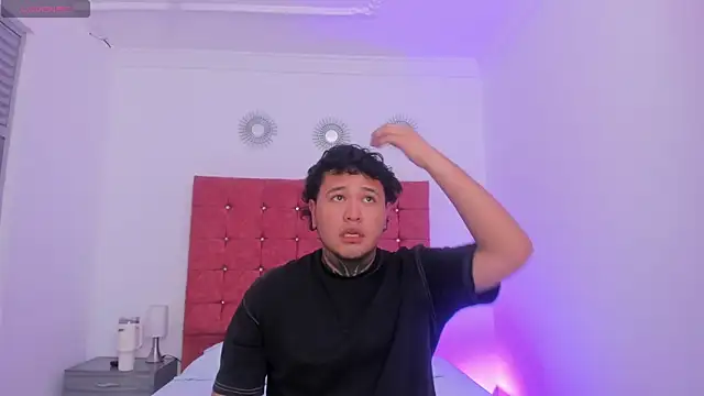 Snapshot of Beele_and_Evie chatting on 2, 3, 2026 Beele and Evie online show from 2, 3, 2026