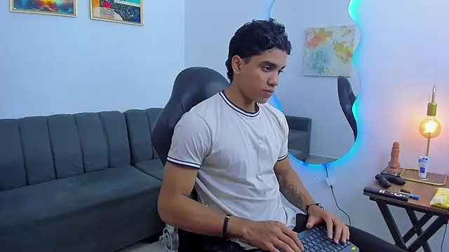 Snapshot of Dustyn_Michelle1 chatting on 9, 2, 2026 Dustyn Michelle1 online show from 9, 2, 2026